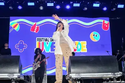notícia: Noite de adoração, fé e muito louvor marcam a 2ª edição do Festival da juventude com a apresentação da pastora Fernanda Brum