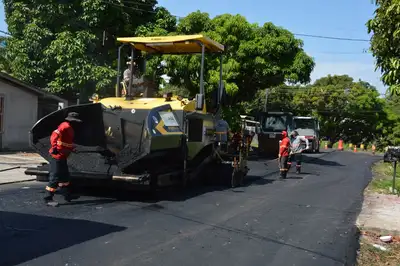 notícia: Governo do Amapá inicia frentes de serviço de pavimentação na Avenida Creuza Mendes de Holanda, no bairro do Muca, em Macapá
