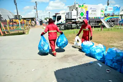 notícia: Equipes de limpeza mantêm ritmo intenso em todo o Parque da Fazendinha para o último dia da Expofeira 2026