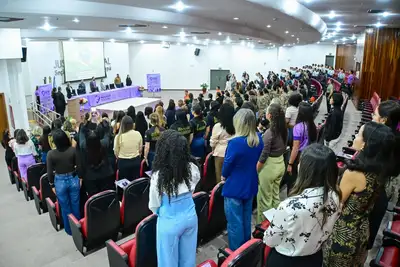 notícia: Governo do Estado inicia congresso de segurança para qualificar o atendimento a mulheres vítimas de violência