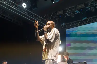 notícia: Djonga encerra Festival da Juventude com show de rap, energia e conexão com o público em Santana