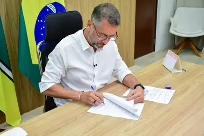 notícia: Governador Clécio decreta emergência em todo o Amapá devido à estiagem e efeitos do El Niño e reforça ações contra focos de calor