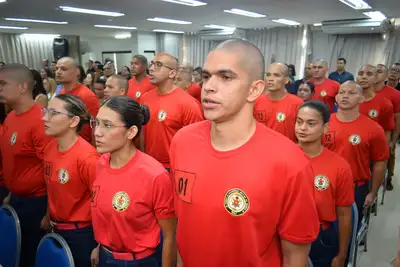 notícia: Governador Clécio recepciona os 22 alunos-soldados de turma complementar do Corpo de Bombeiros Militar do Amapá: 'zeramos mais um concurso público'